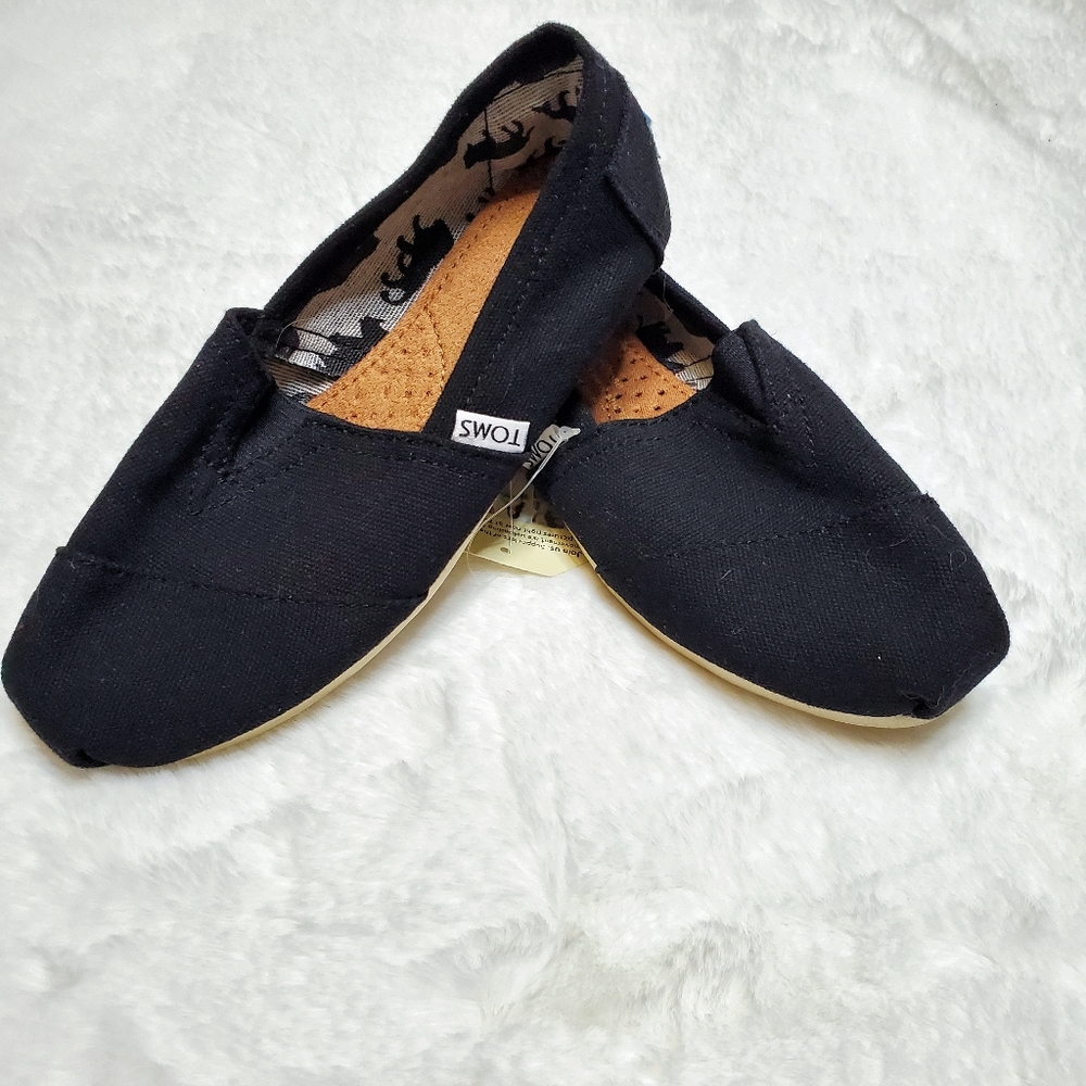 (SOLD) TOMS Animal Print Canvas Slip ons - Picture 5 of 15